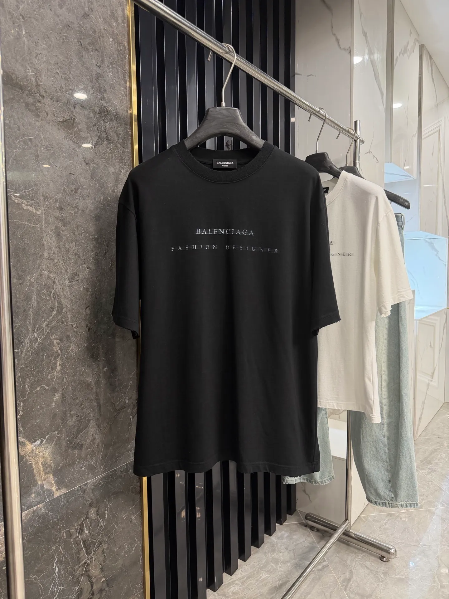 P105-BALENCIAGA* 2026 New Arrival. . 270g .Oversize . Same Style. . -Color：Black White -SIZE：S M L XL 7113